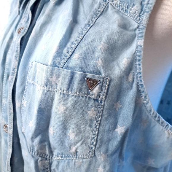 GUESS | Pastel faded blue & white stars sleevless collared button up shirt - Picture 3 of 9